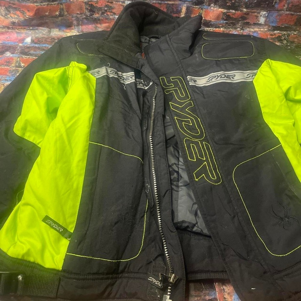 Spyder kids ski jacket size 10 us